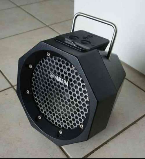 Stunning Yamaha Bookshelf Speaker!!