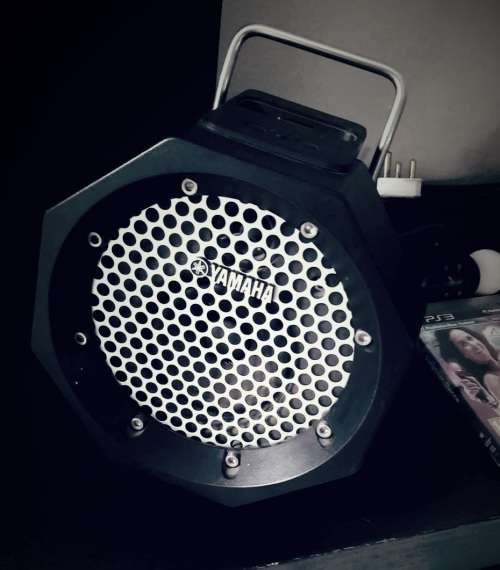 Stunning Yamaha Bookshelf Speaker!!