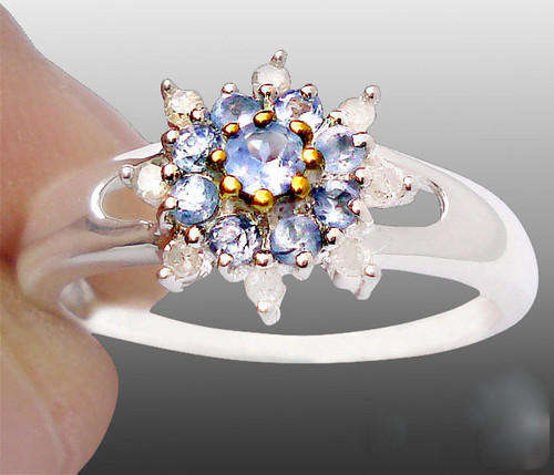 *SIZE 7 1/2* CLASSIC DIAMOND & TANZANITE RING in SOLID 925 STERLING SILVER & 14ct GOLD.