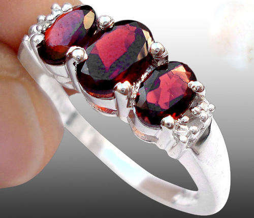 Beautiful RED GARNET & DIAMOND RING in SOLID 925 STERLING SILVER. Size 8 1/2