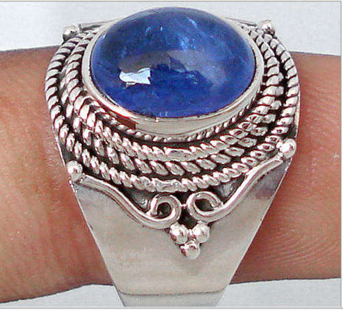 GORGEOUS SOLID 925 STERLING SILVER & NATURAL TANZANITE RING. Size 8.5
