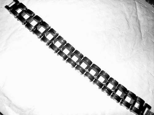 STUNNING!! STAINLESS STEEL & RUBBER BRACELET.