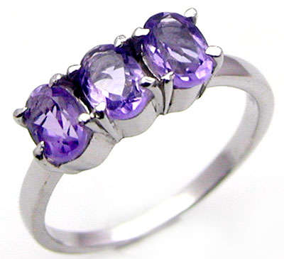 925 SOLID STERLING SILVER WITH GENUINE AMETHYSTS. size 7.