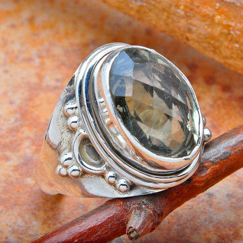RING IN SOLID 925 STERLING SILVER WITH GENUINE GREEN AMETHYST. SIZE 7.5.
