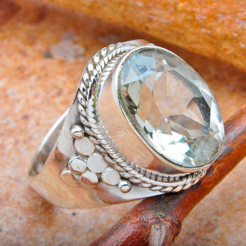 STUNNING GENUINE WHITE TOPAZ RING IN SOLID 925 STERLING SILVER. SIZE 9.