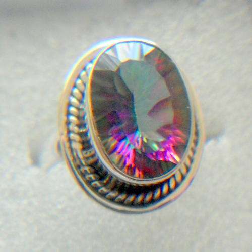 EXQUISITE RING IN SOLID 925 STERLING SILVER WITH MYSTIC TOPAZ. SIZE 8