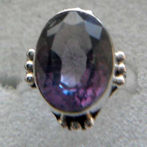LOVELY RING WITH ALEXANDRITE IN SOLID 925 STERLING SILVER. SIZE 6 - L