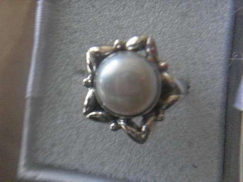 LOVELY RING IN SOLID 925 STERLING SILVER WITH FRESHWATER PEARL. SIZE 8