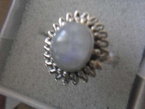 STUNNING RAINBOW MOONSTONE RING IN 925 STERLING SILVER. SIZE 8 1/2.