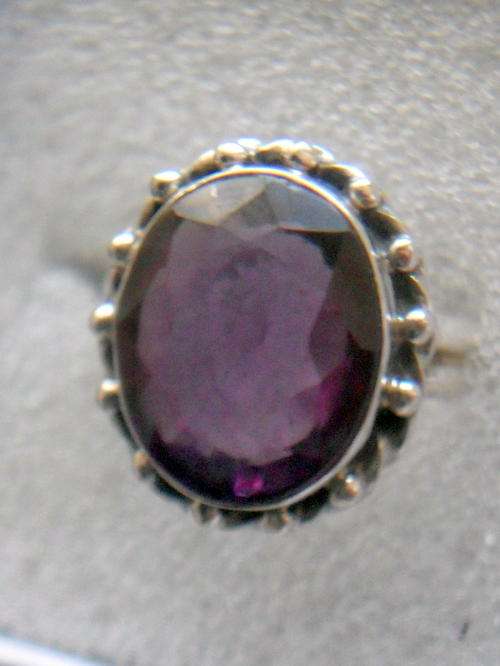 SIZE 7 RING IN SOLID 925 STERLING SILVER WITH ALEXANDRITE.
