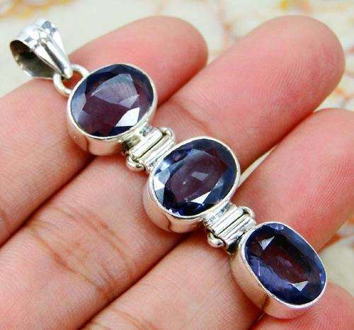 STUNNING ALEXANDRITE COLOUR CHANGE QUARTZ PENDANT IN 925 SOLID SILVER. 58mm.
