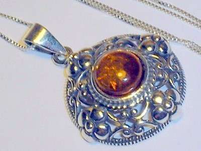 BEAUTIFUL SOLID ENGLISH 925 SILVER PENDANT with NATURAL AMBER on 16" SOLID SILVER CHAIN. HALLMARKED!
