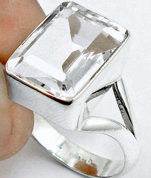 ** SIZE 8 ** WHITE TOPAZ HANDCRAFTED RING IN SOLID 925 SILVER. STUNNING!