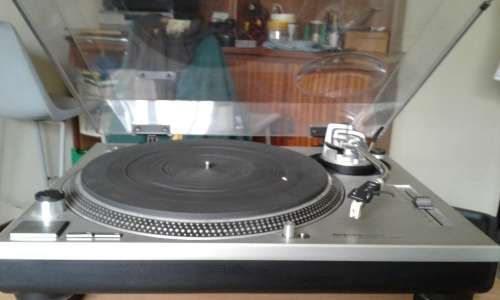 Technics SL1200 MK2 Turntable fitted with Stanton EL680 cartridge and stylus