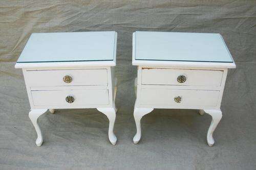 Set of 2 white queen anne bedside tables with loose glass tops - 48cm x 34cm x 57cm high