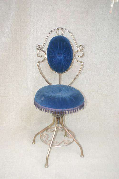 Dressing table chair, can swivel, needs new upholstery