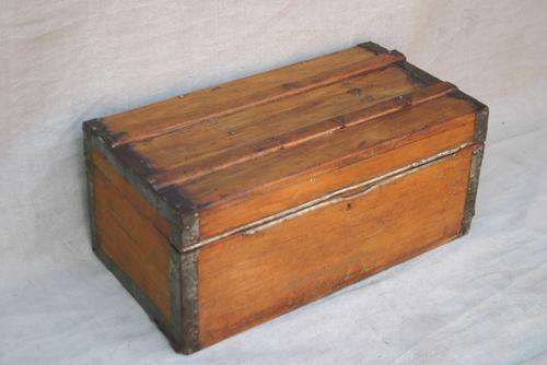 Yellow wood kist - 76cm x 40cm x 32.5cm high