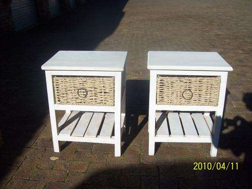 2 Multipurpose side tables