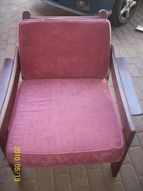 Old solid wood riempies chair whit cushions, Nr2
