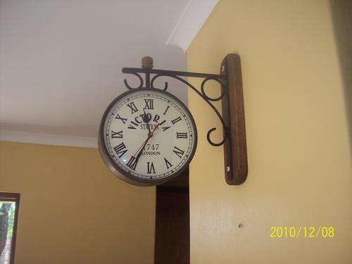 Double sided Victoria station 1747 London clock, battery operated.