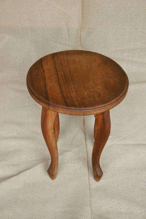 very small round table with gabriel feet