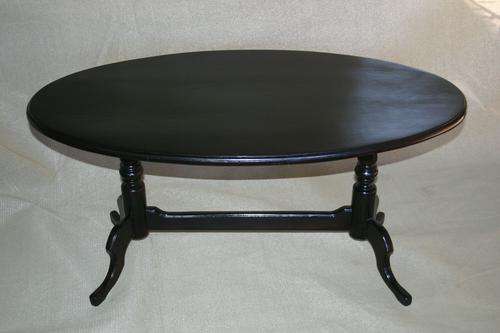 Oval Coffee table - looks like mahogany
