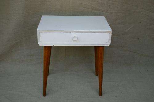 Small white table with one drawer - 62.5cm x 37.5cm x 73.5cm high