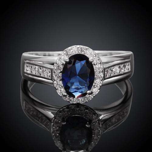 Gorgeous Silver plated blue AuStrian crystal ring size 8/Q