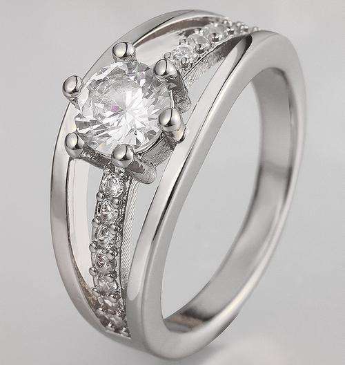 *STUNNING* 18K RGP White Gold Plated Engement Style Ring With Genuine Austrian Crystals