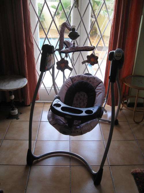 Graco Electronic Baby Swing - 'Lovin' Hug model - As New, Great Price!