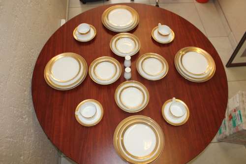 Vintage Gary Barr Versailles Collection 30 piece Dinner Service with 18k gold detail mint condition