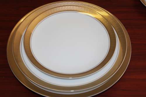 Vintage Gary Barr Versailles Collection 30 piece Dinner Service with 18k gold detail mint condition