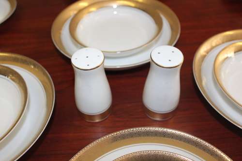 Vintage Gary Barr Versailles Collection 30 piece Dinner Service with 18k gold detail mint condition