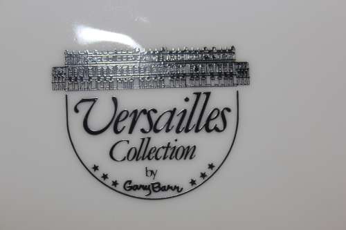 Vintage Gary Barr Versailles Collection 30 piece Dinner Service with 18k gold detail mint condition