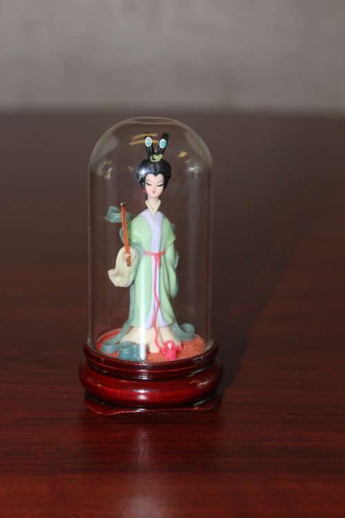 Vintage Hand Sculpted Miniature Japanese Geisha in green dress on wooden base with glass dome 8.6cm