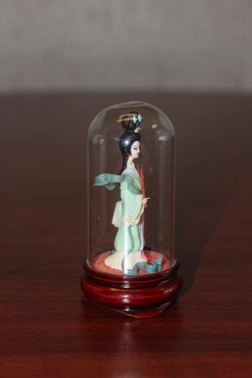 Vintage Hand Sculpted Miniature Japanese Geisha in green dress on wooden base with glass dome 8.6cm