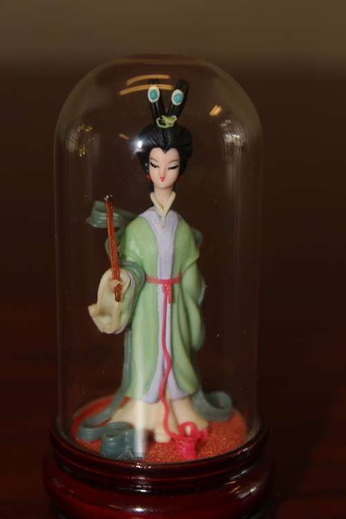 Vintage Hand Sculpted Miniature Japanese Geisha in green dress on wooden base with glass dome 8.6cm
