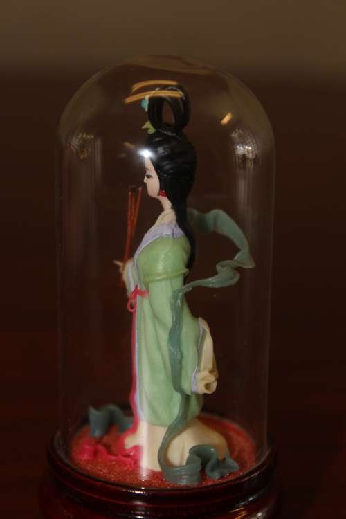 Vintage Hand Sculpted Miniature Japanese Geisha in green dress on wooden base with glass dome 8.6cm