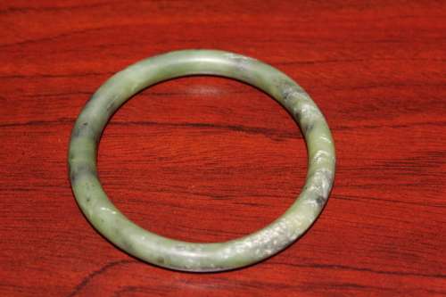 Vintage Chinese Jade Bangle 159carats 7.5cm diameter