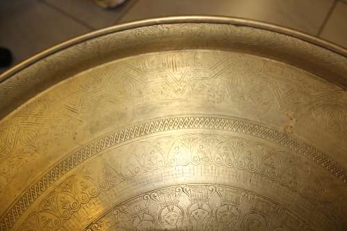 ANTIQUE 19TH CENTURY ARABIC BRASS TOPPED FOLDING TABLE 55CM TALL BY 56.5 CM WIDE STUNNING DETAIL