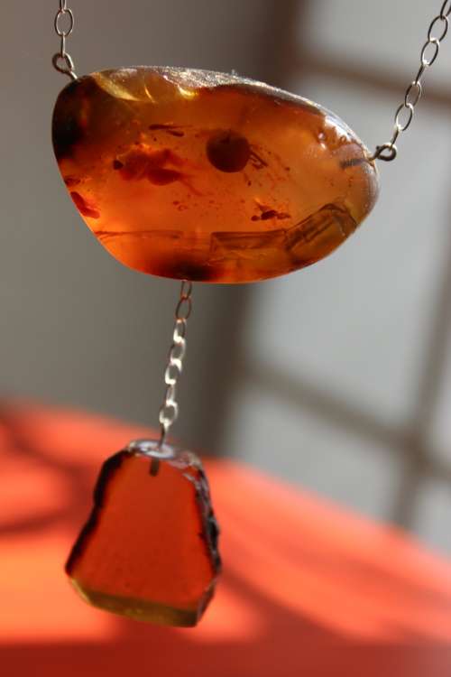 SPECTACULAR GENUINE AMBER WITH FOSSILS AND STERLING SILVER STATEMENT NECKLACE 62.7GRAM 61.5CM LENGTH