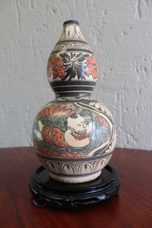 ANTIQUE CHINESE POLYCHROME HAND PAINTED DOUBLE GOURD VASE 27.5CM TALL BY 15CM WIDE +STAND