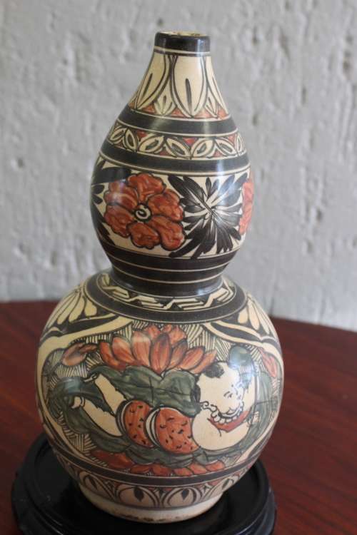 ANTIQUE CHINESE POLYCHROME HAND PAINTED DOUBLE GOURD VASE 27.5CM TALL BY 15CM WIDE +STAND