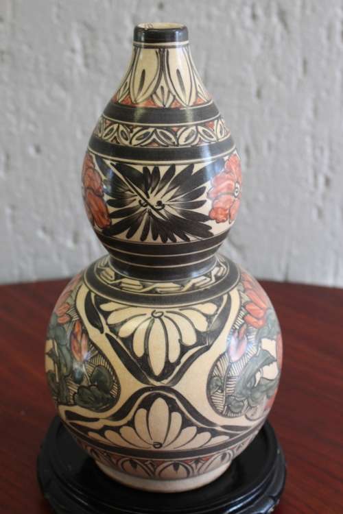 ANTIQUE CHINESE POLYCHROME HAND PAINTED DOUBLE GOURD VASE 27.5CM TALL BY 15CM WIDE +STAND