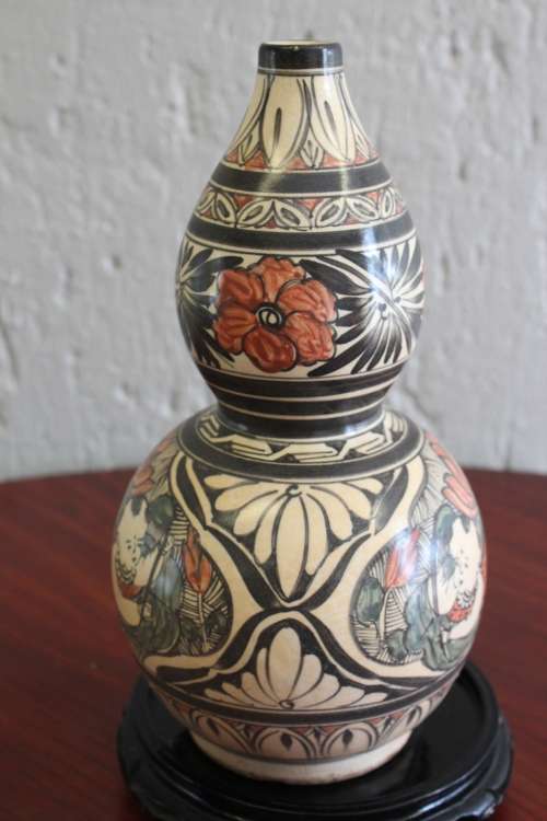 ANTIQUE CHINESE POLYCHROME HAND PAINTED DOUBLE GOURD VASE 27.5CM TALL BY 15CM WIDE +STAND