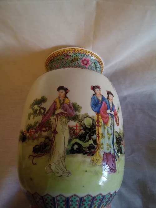 Antique Chinese Famille Rose Hand Painted vase 29cm tall