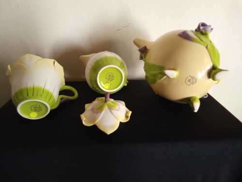 Rare Mustard Seed and Moonshine `Day Lilly` collectors Ceramic Tea Set in original box unused