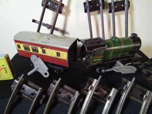Rare 1930s Hornby Meccano wind up Train Set in working order list in description