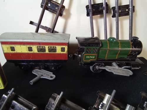 Rare 1930s Hornby Meccano wind up Train Set in working order list in description