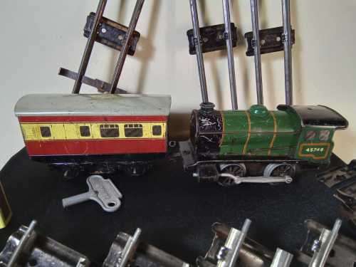 Rare 1930s Hornby Meccano wind up Train Set in working order list in description